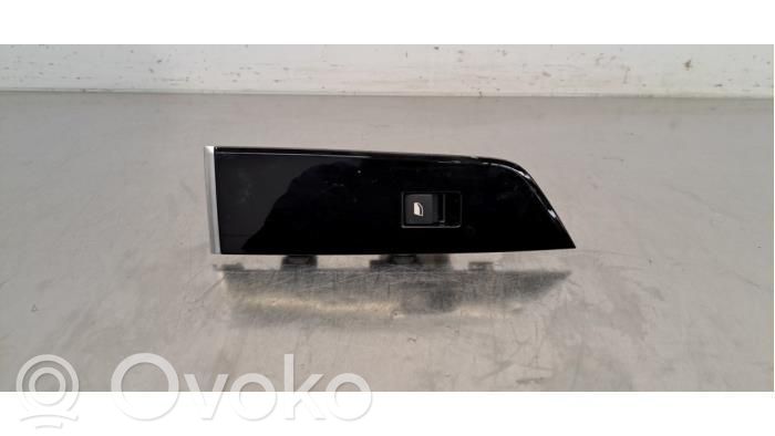 Opel Astra L Electric window control switch 