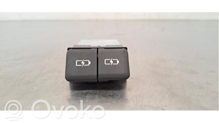 Toyota RAV 4 (XA50) USB socket connector 