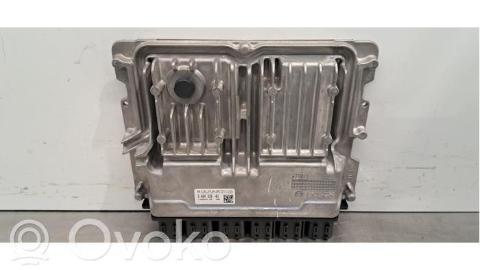 BMW 1 F40 Engine control unit/module 