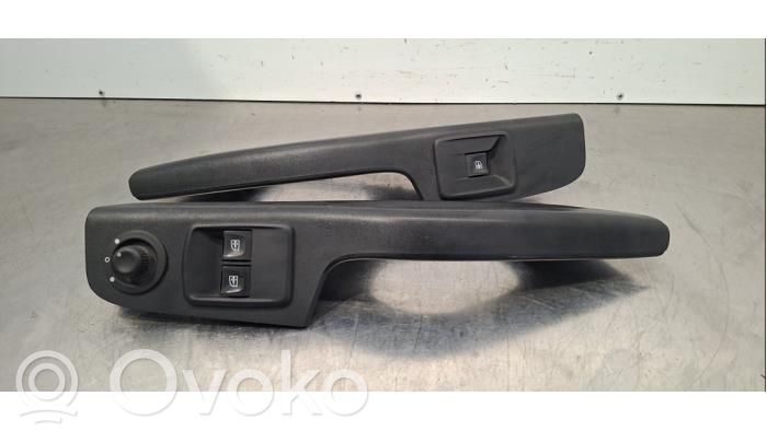 Renault Trafic III (X82) Comutator comandă geamuri electrice 