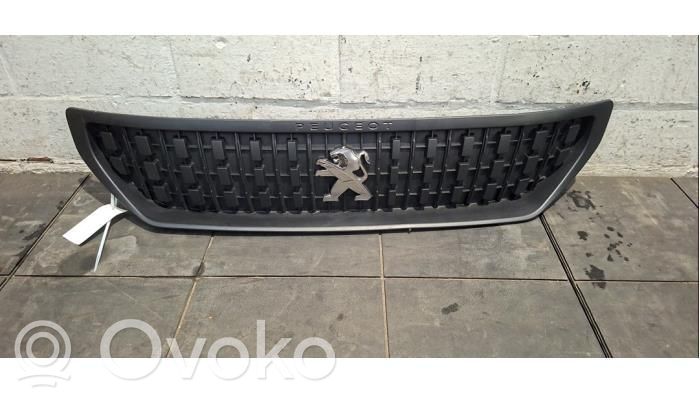 Peugeot Expert Grotelės viršutinės 