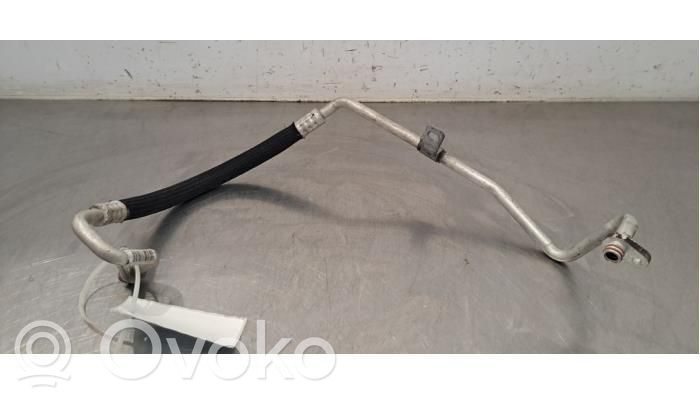 Opel Astra L Ilmastointilaitteen putki (A/C) 