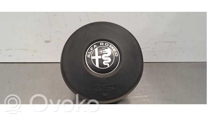 Alfa Romeo Stelvio Airbag volan 