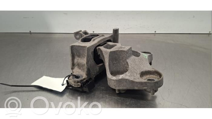 Engine mount bracket   39070281