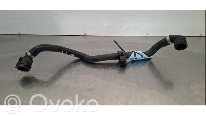 BMW i4 Tubo flessibile del liquido di raffreddamento del motore 