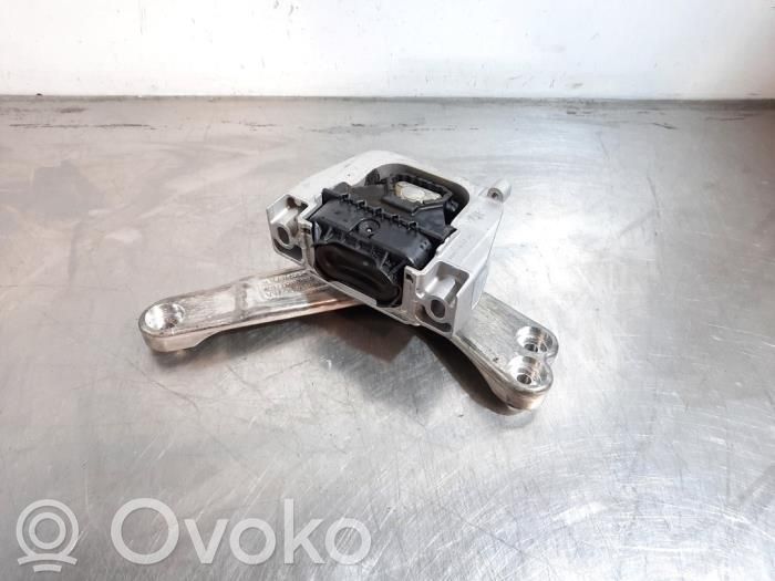 Engine mount bracket   5QS199262B