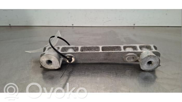 Volvo XC40 Engine mount bracket 