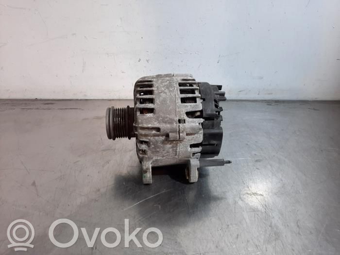 Alternador   04L903021D