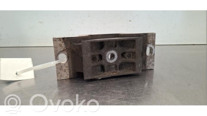 Engine mount bracket   8200676857