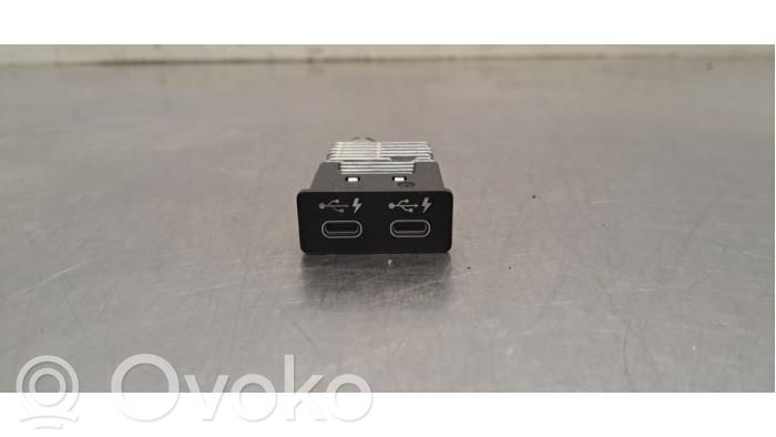 BMW X1 U11 USB socket connector 