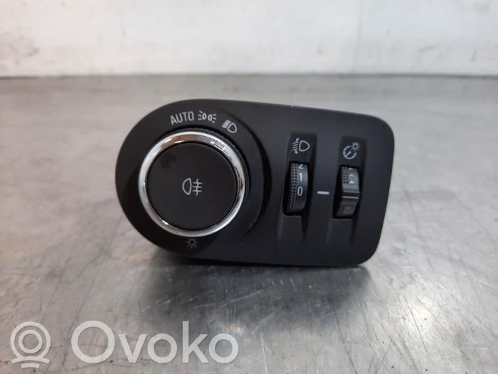 Opel Combo E Light switch 