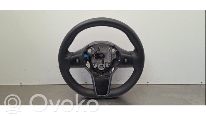 Tesla Model Y Vairas 