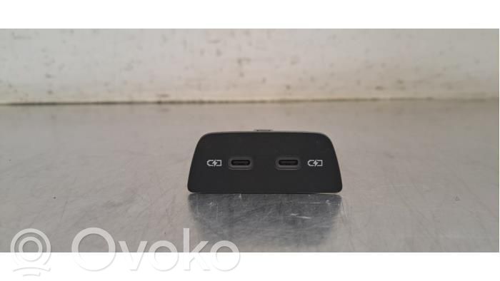 Volkswagen Golf VIII Priză USB