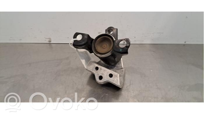 Ford Ecosport Engine mount bracket 