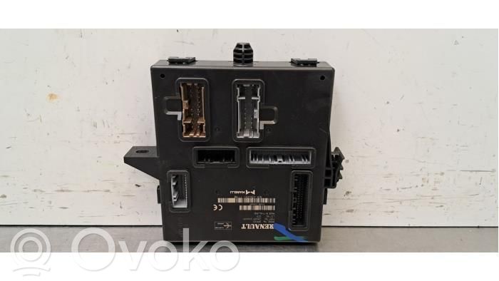 Renault Trafic III (X82) Korin keskiosan ohjainlaite 