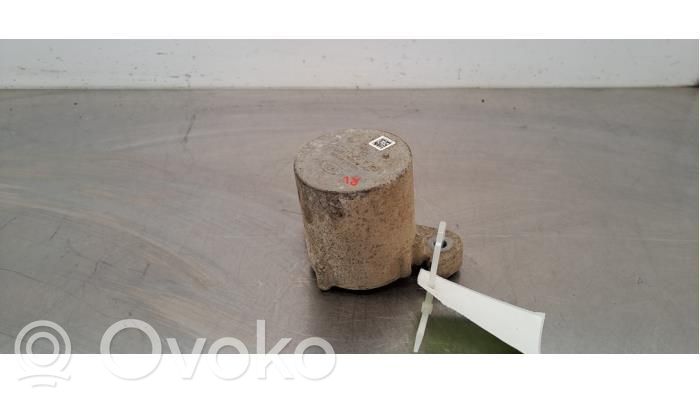 Engine mount bracket   HPLA3C156AC