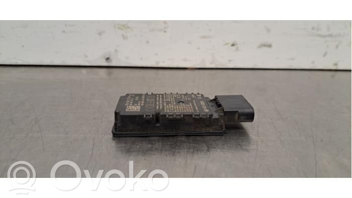 Porsche Macan (95C) Antenna control unit 