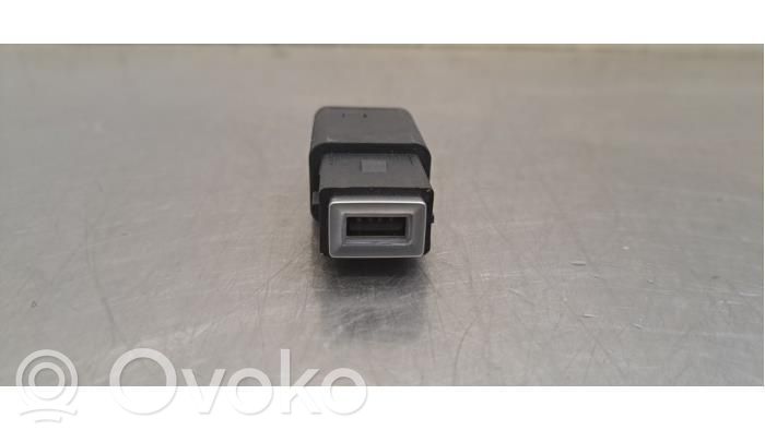 12 V Socket (front)   98217039DX,9831350680,98313506VV,983135080,9838061080,98380610VV,98483947VV,9848394880