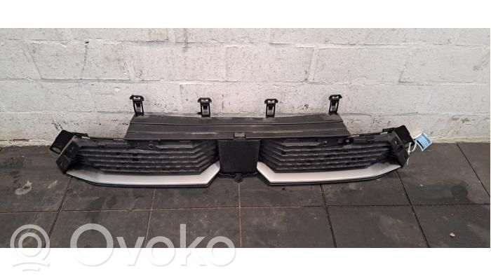 Peugeot 5008 Maskownica / Grill / Atrapa górna chłodnicy 