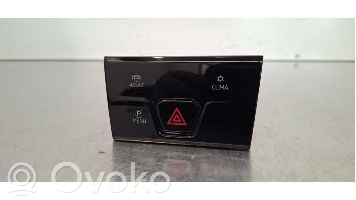 Volkswagen Golf VIII Interruttore luci di emergenza 