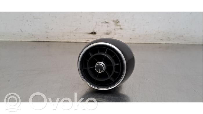 Audi A1 Rejilla de ventilación central del panel 