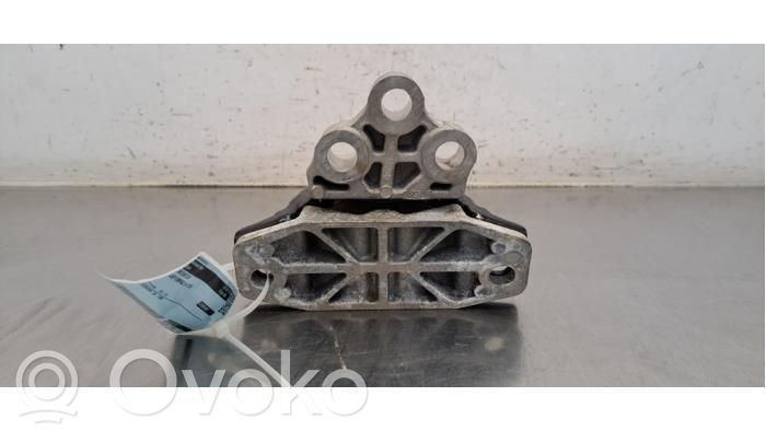 Jeep Compass Engine mount bracket 