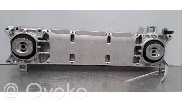 Peugeot 3008 III Engine mounting bracket 