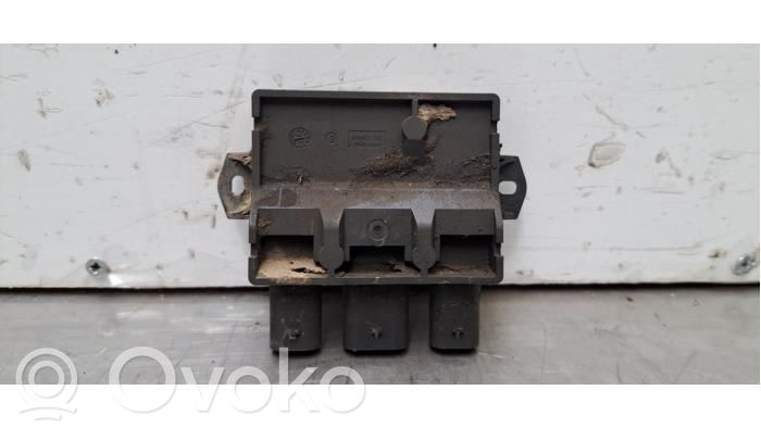 Tailgate/trunk control unit/module   C74781102