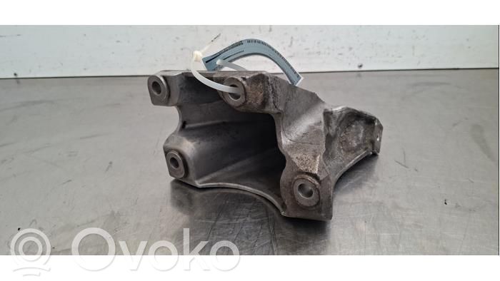 Engine mount bracket   7L6199308,7L6199308C