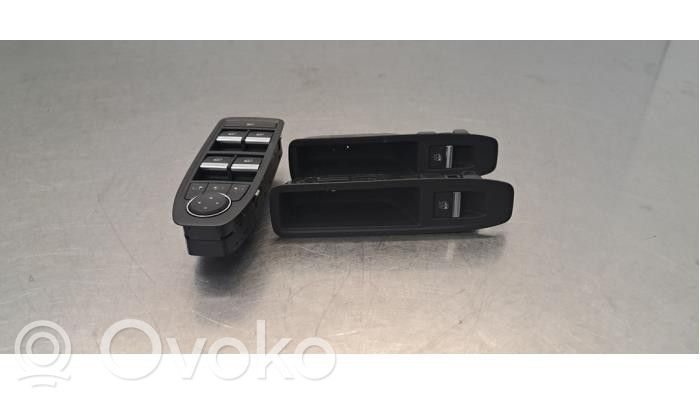 Renault Captur II Electric window control switch 