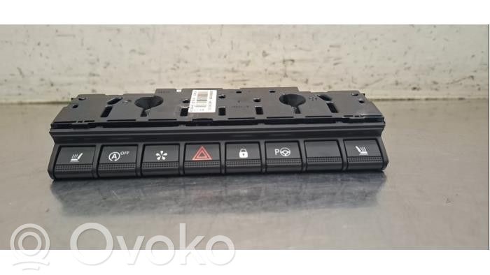 Renault Arkana Botón interruptor de luz de peligro