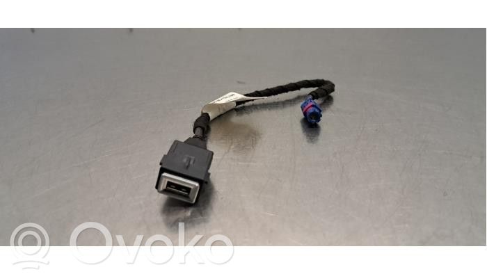 Peugeot 308 USB-pistokeliitin 