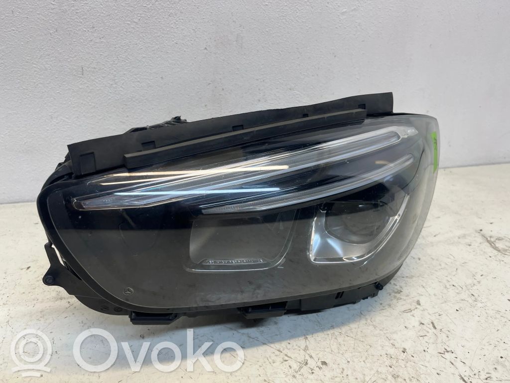 Mercedes-Benz B W247 Lampa przednia 
