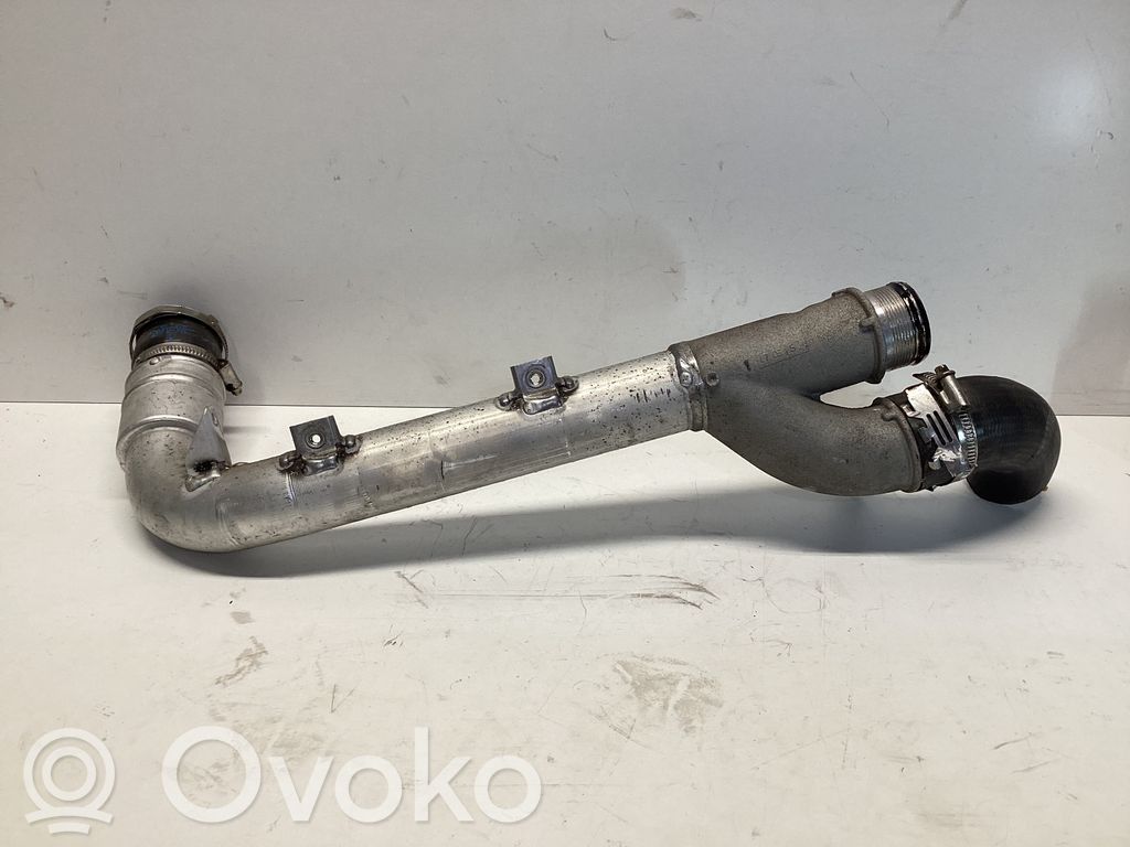 Volkswagen Touareg II Furtun/conductă intercooler 