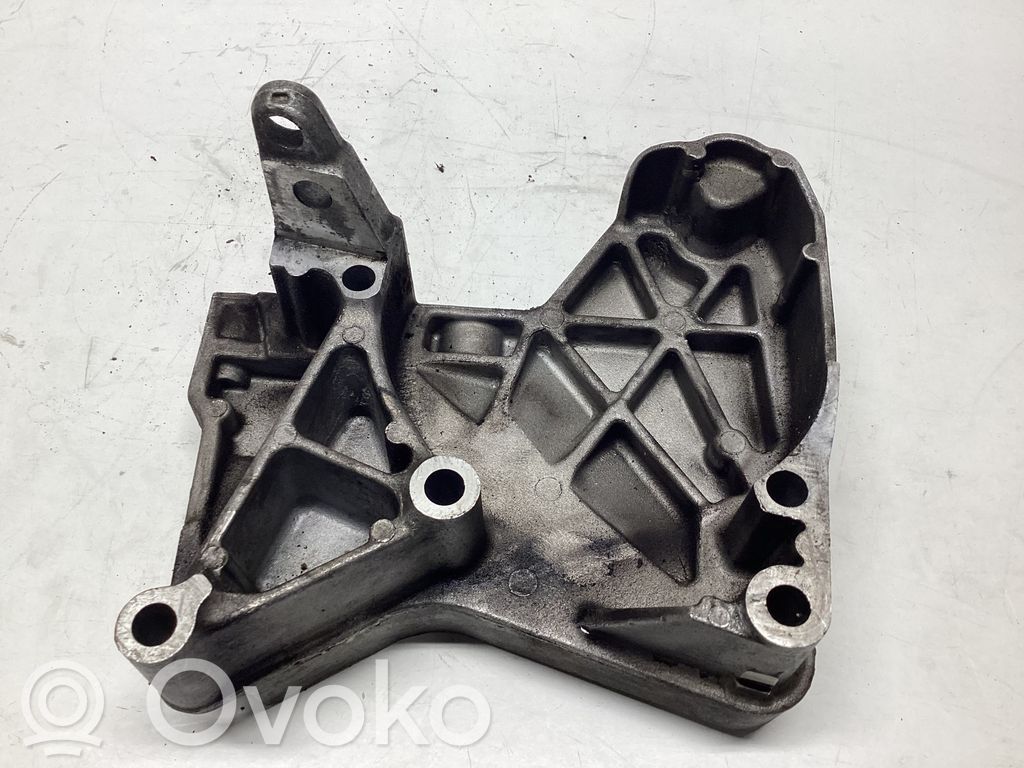 Nissan Qashqai Engine mounting bracket 