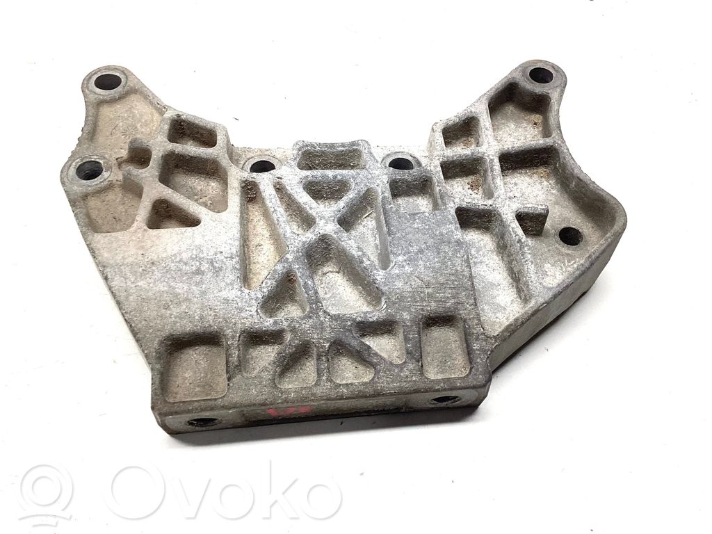 Land Rover Freelander 2 - LR2 Gearbox mounting bracket 