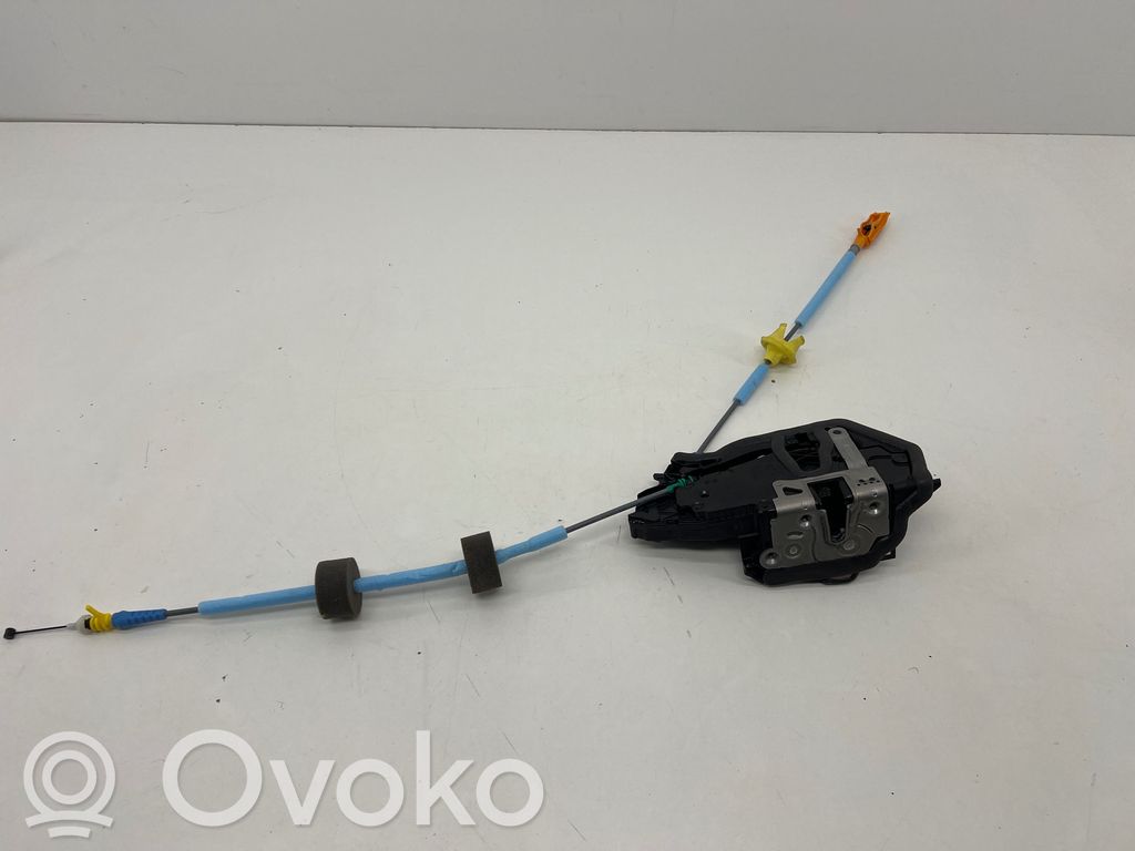 BMW X3 F25 Priekšpusē slēdzene 