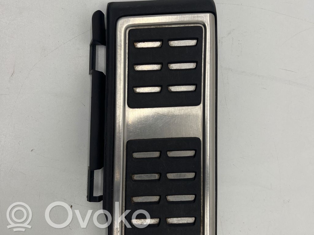 Volkswagen PASSAT B8 Podnóżek 