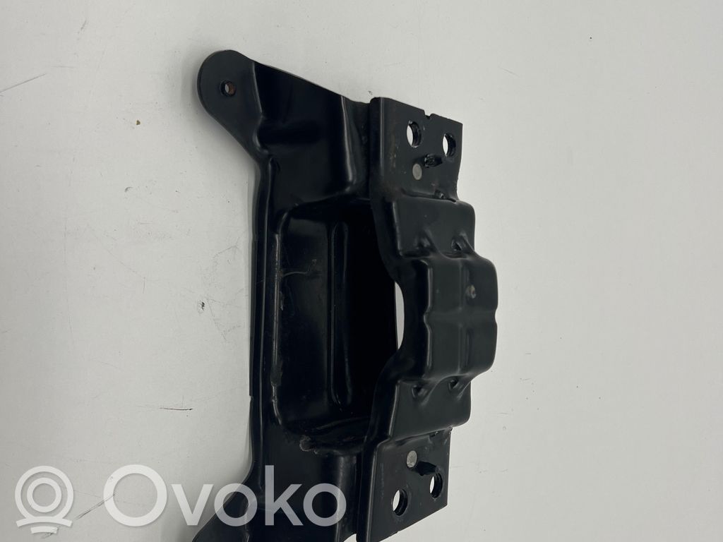 Volkswagen PASSAT B8 Engine mount bracket 