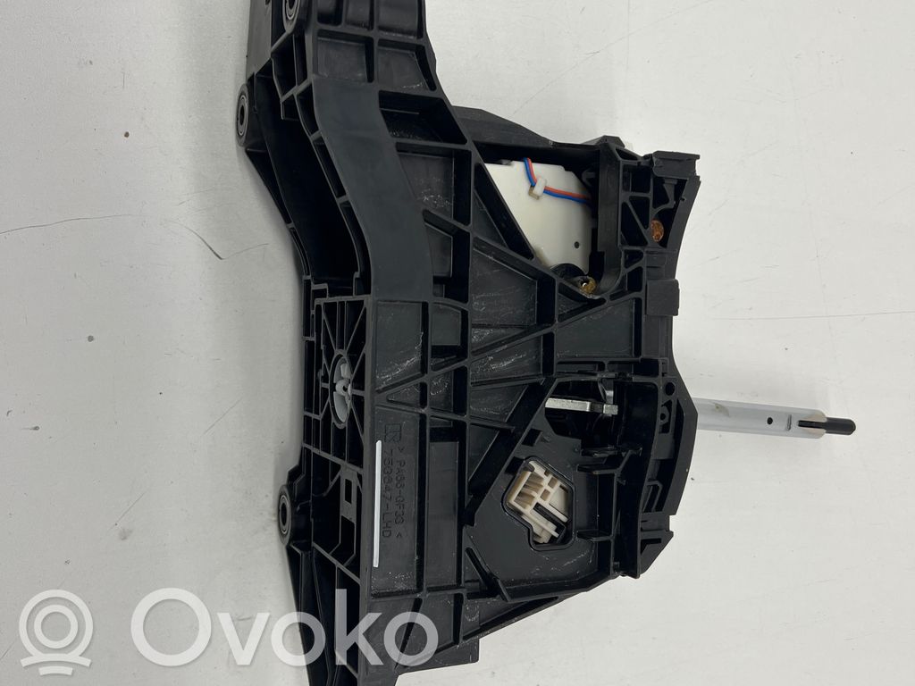 Toyota Highlander XU70 Lewarek zmiany biegów / dolny 