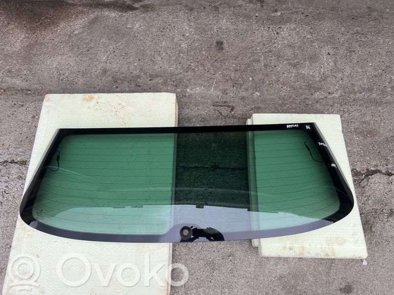 Volkswagen PASSAT B6 Szyba tylna 