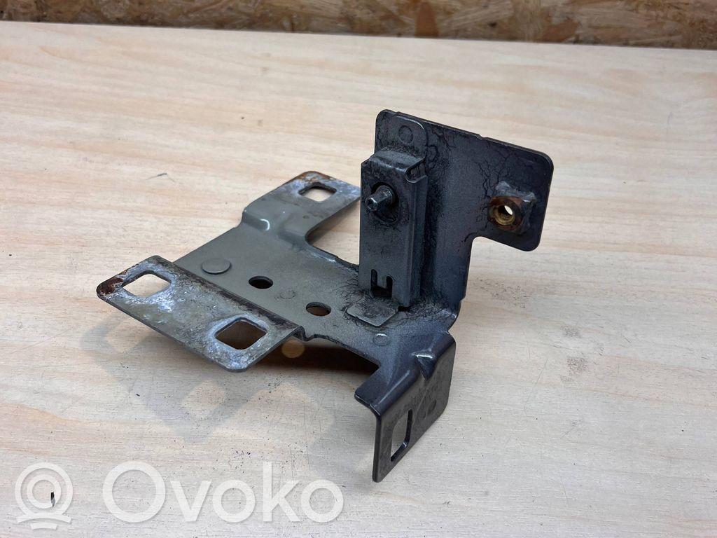 Opel Vivaro Lokasuojan kannake 