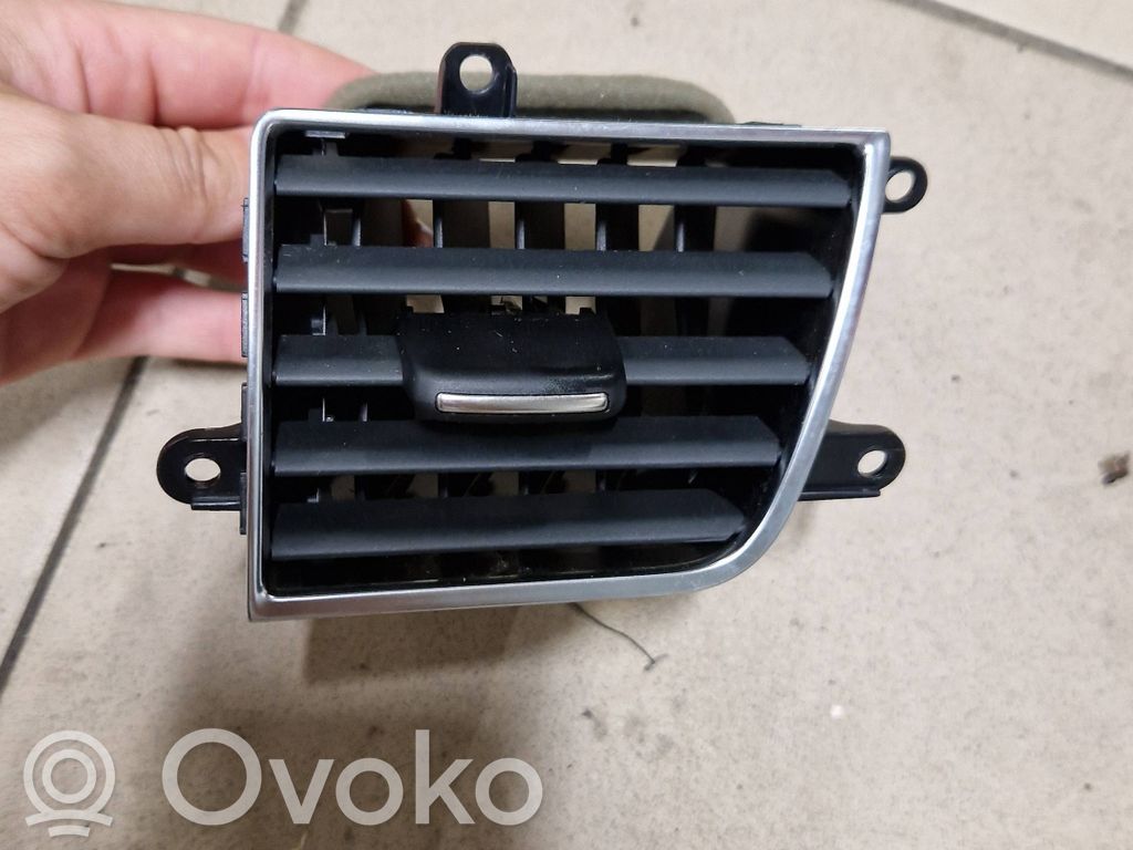 Audi A8 S8 D4 4H Dysze / Kratki środkowego nawiewu deski rozdzielczej 