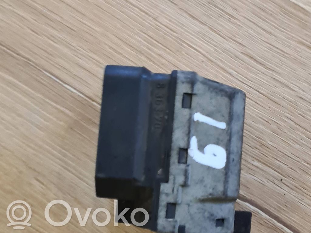 BMW 5 E39 Užvedimo spynelės kontaktai 
