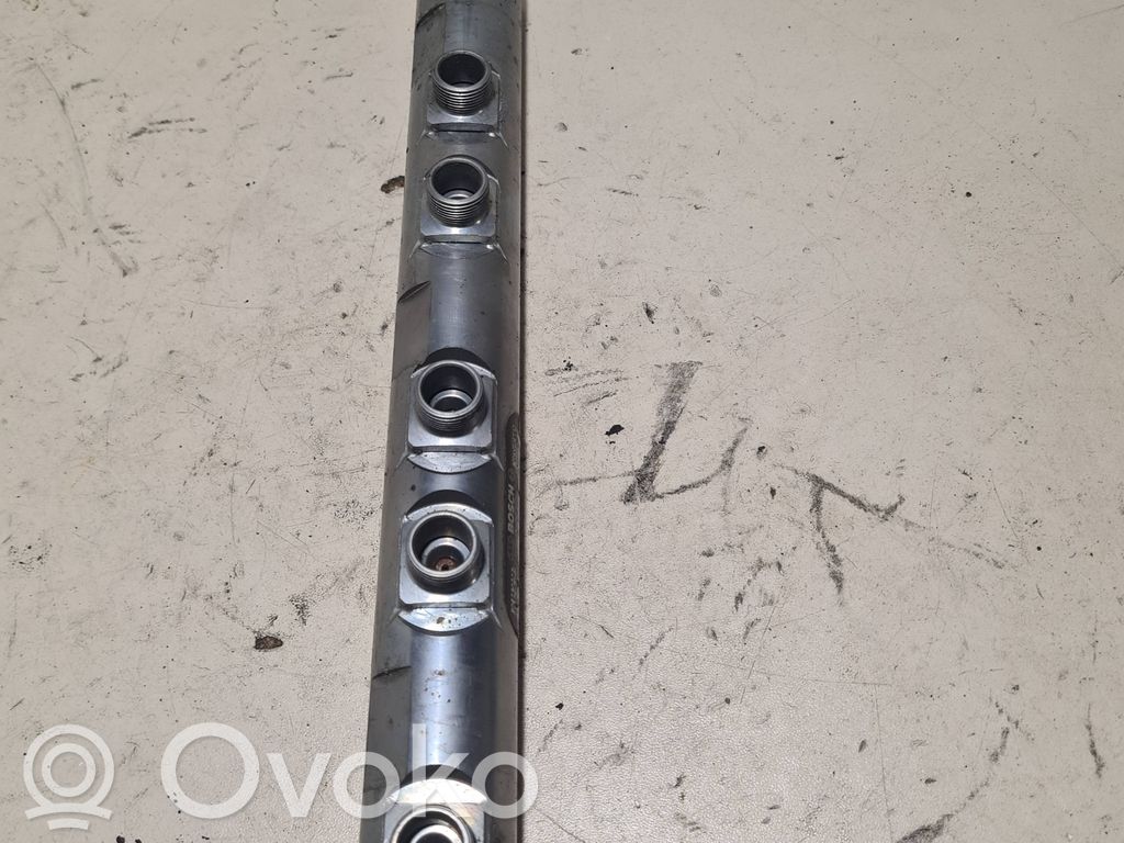 BMW 3 F30 F35 F31 Fuel distributor 
