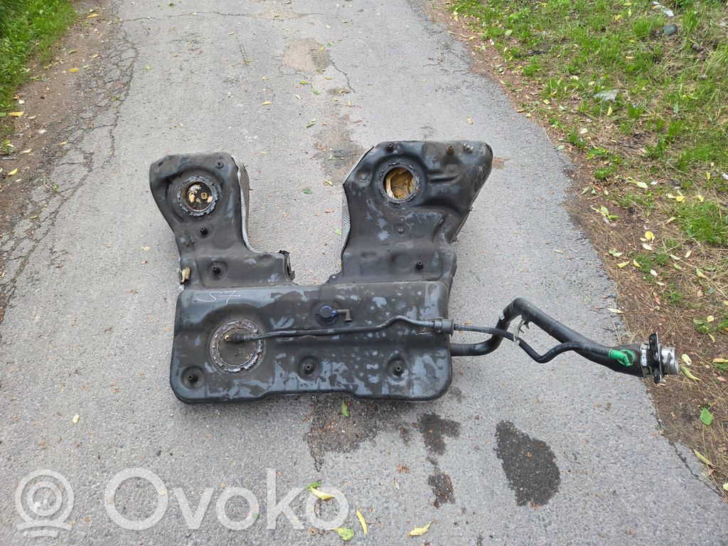 Audi A8 S8 D4 4H Polttoainesäiliö 