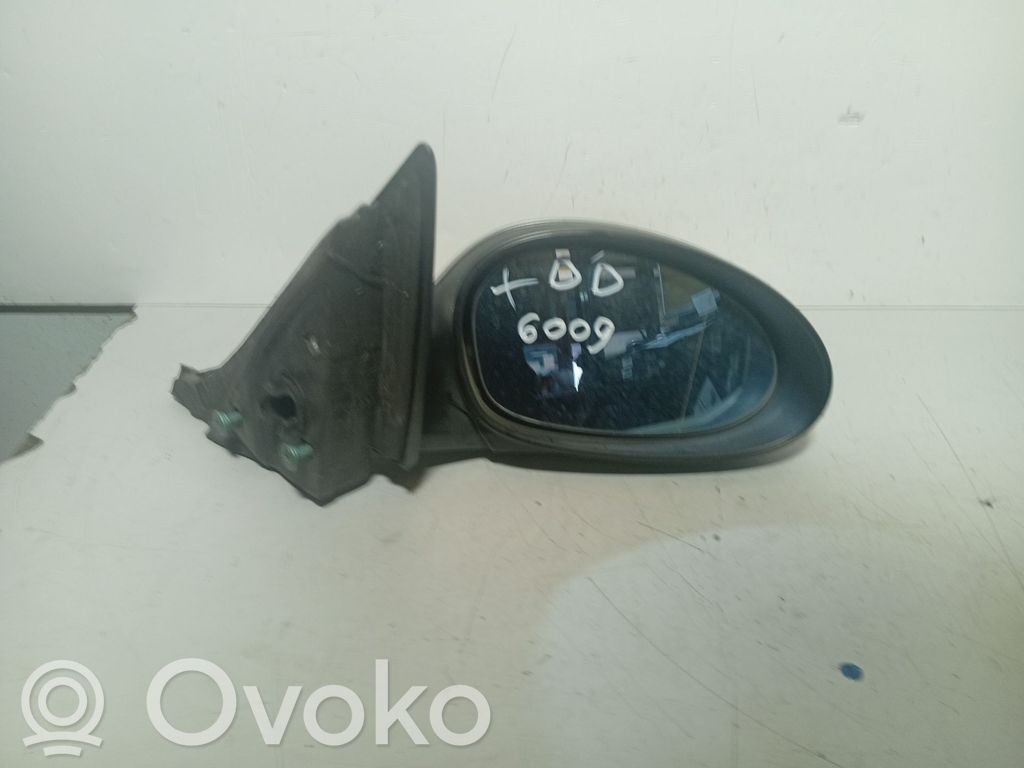 Rétroviseur électrique de porte avant   E1010803