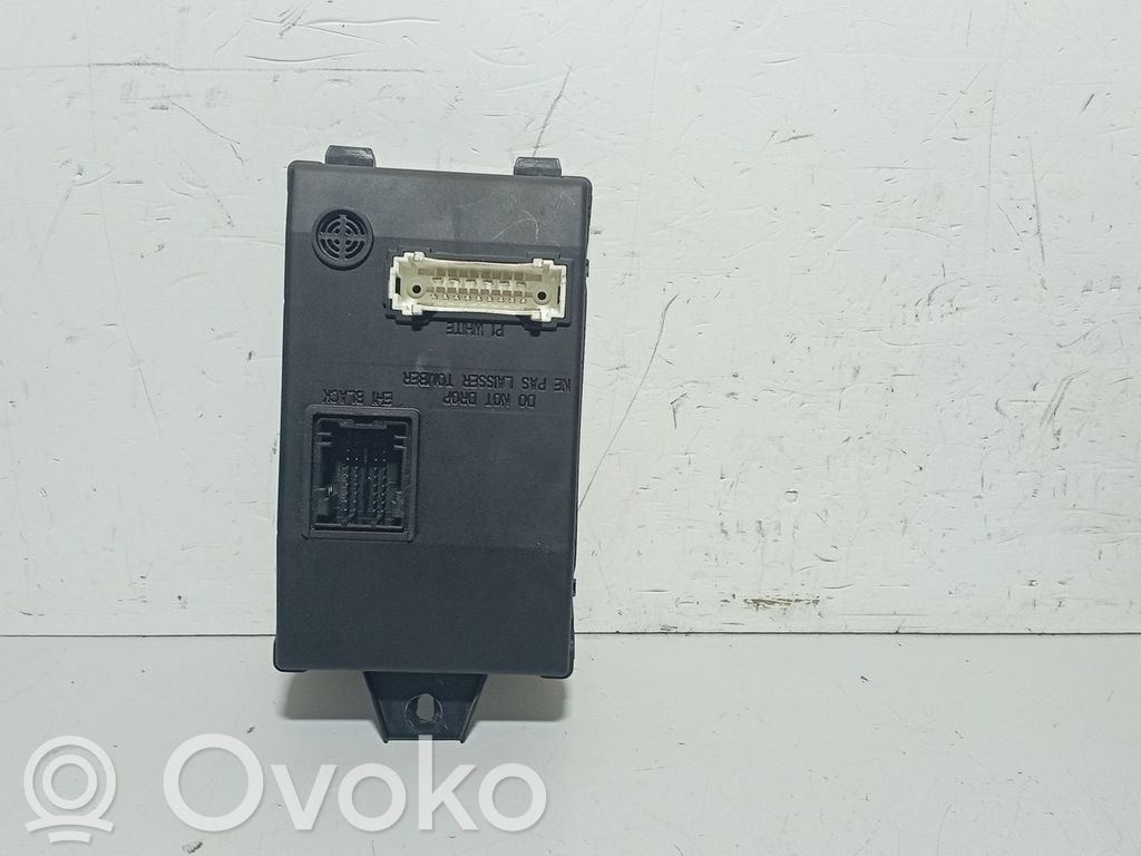 Dacia Sandero Vartų valdymo modulis 