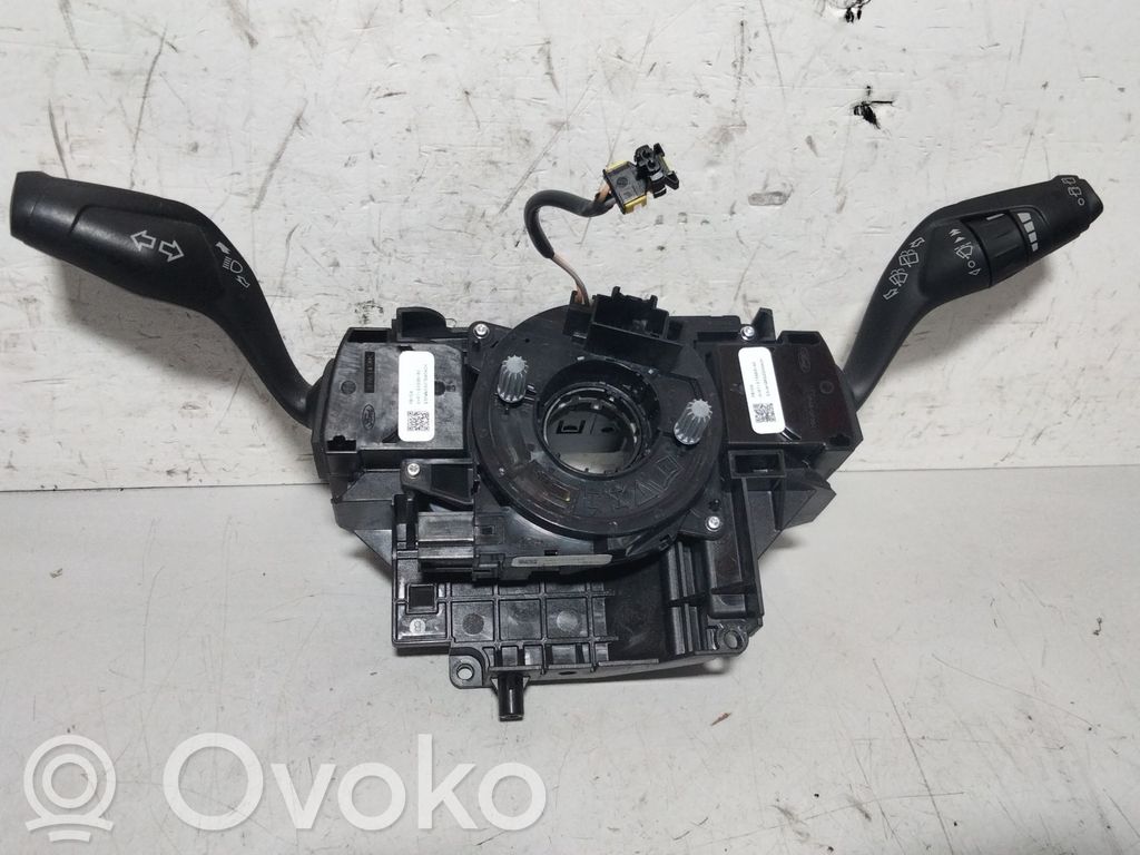 Interrupteur / bouton multifonctionnel   AV6T17A553AD