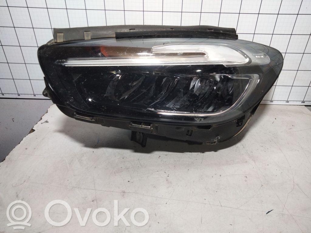 Mercedes-Benz B W247 Lampa przednia 